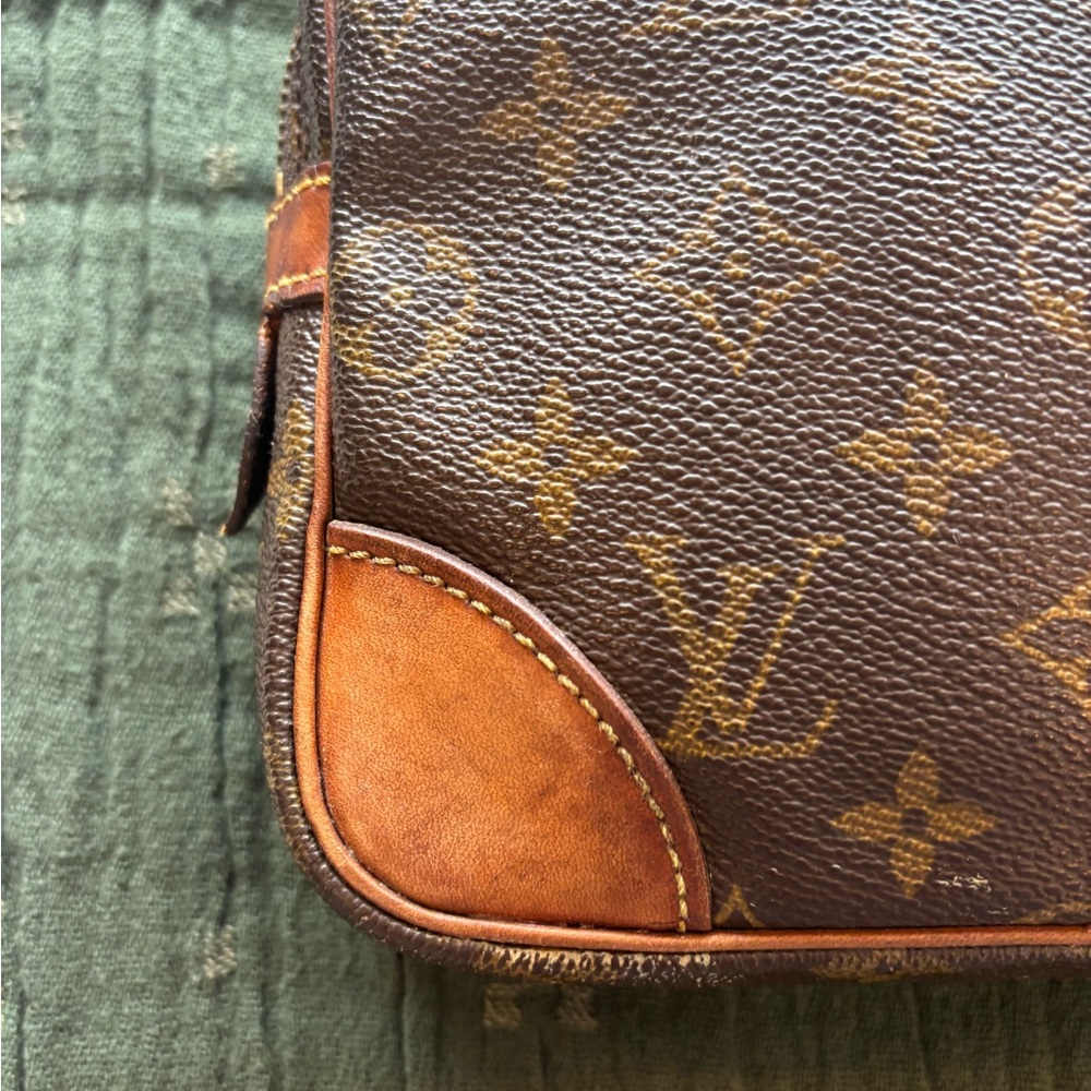 Louis Vuitton Monogram Canvas Toiletry Pouch with Tan Leather Trim - Picture 2 of 16